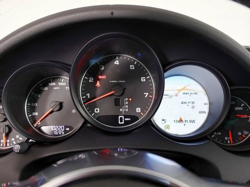 Used 2017 Porsche Cayenne Platinum Edition w/ Premium Package Plus (PJX) image 32