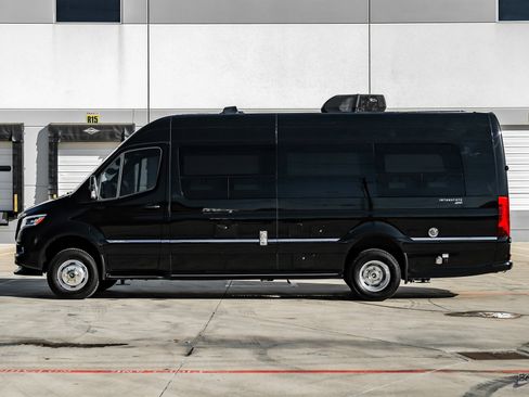 Used 2022 Mercedes-Benz Sprinter 3500 image 5