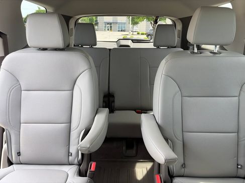 Used 2019 Chevrolet Traverse Premier w/ Driver Confidence II Package FWD image 41