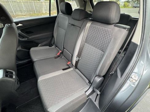 Used 2020 Volkswagen Tiguan S image 9