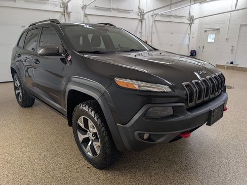 Used 2016 Jeep Cherokee Trailhawk w/ Leather Interior Group image 5