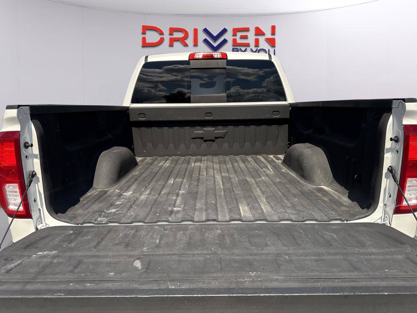 Used 2018 Chevrolet Silverado 1500 LTZ Z71 w/ LTZ Plus Package AWD/4WD image 33