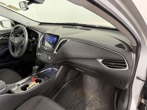 Used 2019 Chevrolet Malibu LT image 18