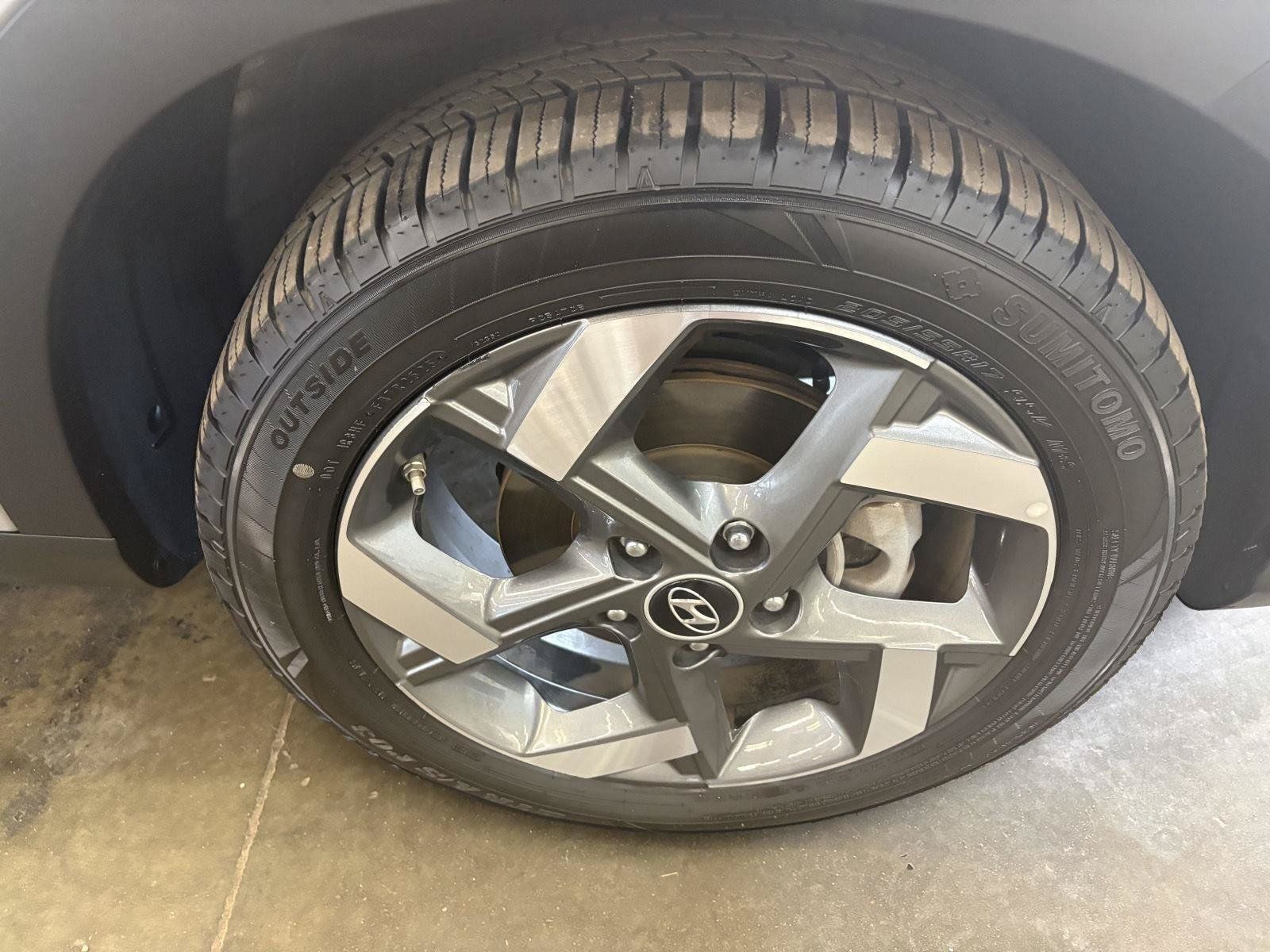 Used 2025 Hyundai Venue SEL FWD image 13