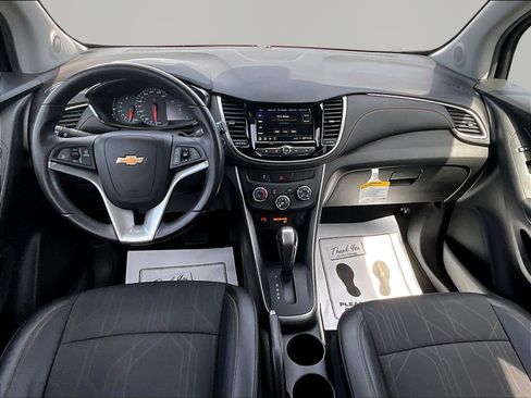 Used 2022 Chevrolet Trax LT w/ LT Convenience Package AWD/4WD image 7