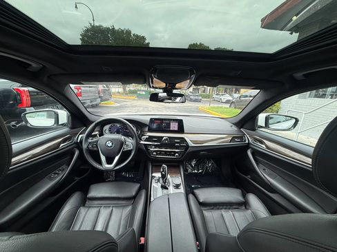 Used 2019 BMW 530i w/ Convenience Package RWD image 19