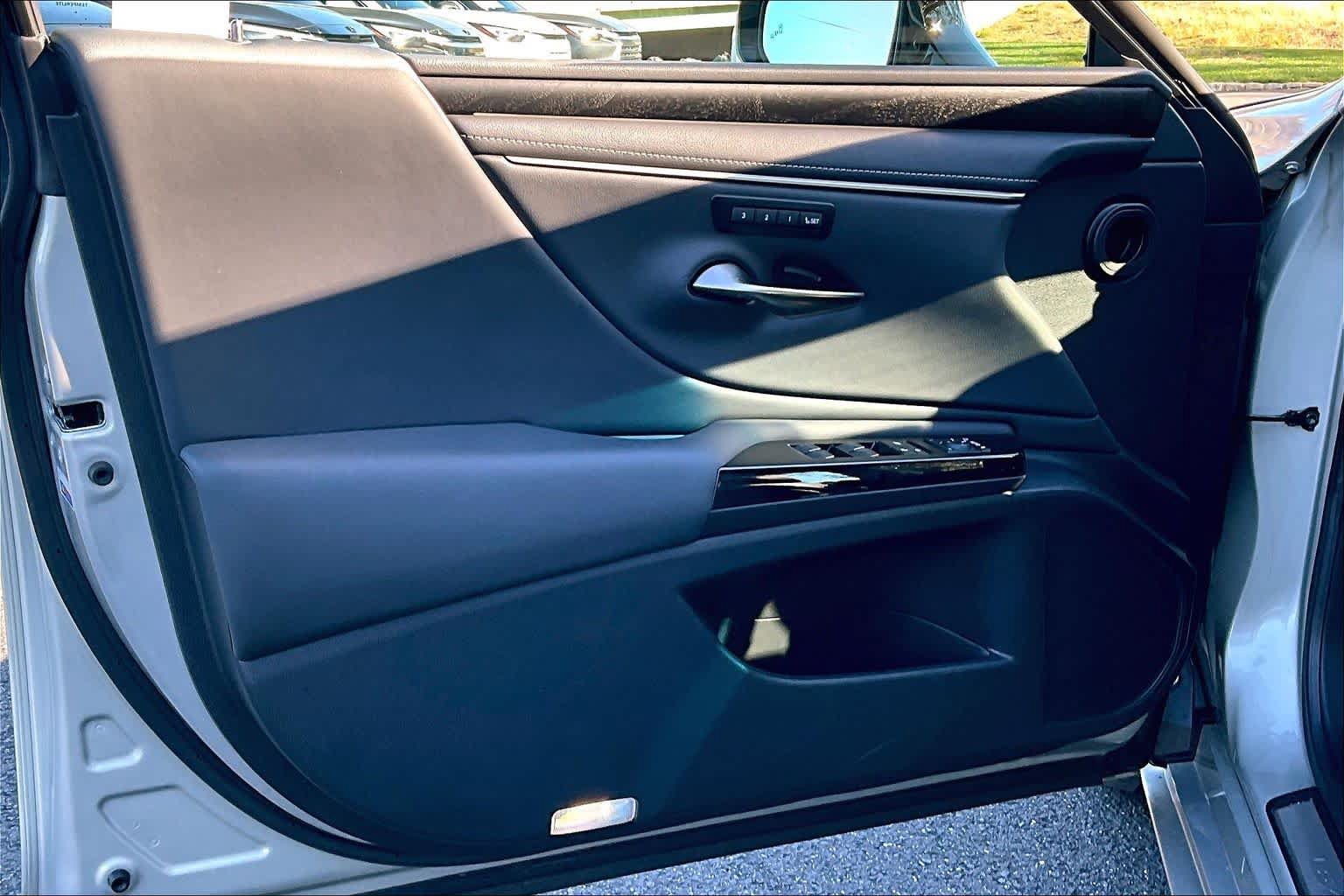 Used 2024 Lexus ES 350 w/ Premium Package FWD image 20
