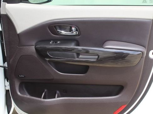 Used 2016 Kia Sedona SX Limited FWD image 23