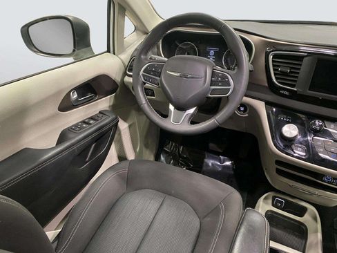 Used 2022 Chrysler Voyager LX FWD image 25