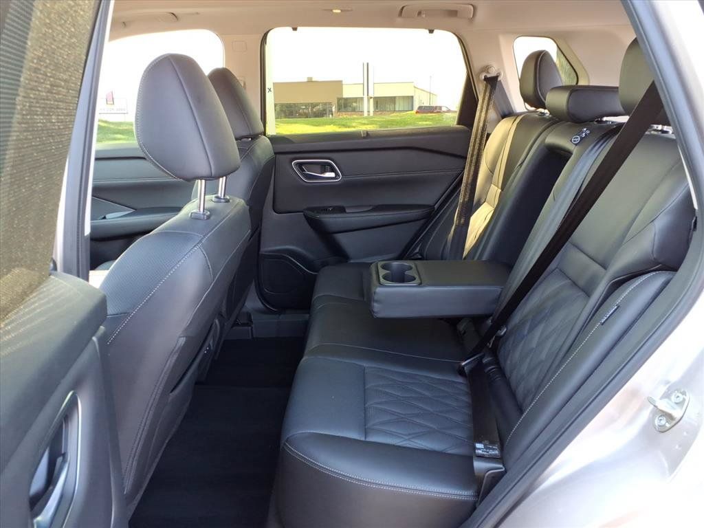 Used 2024 Nissan Rogue Platinum w/ Platinum Premium Package FWD image 28