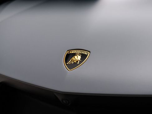 Used 2024 Lamborghini Revuelto AWD/4WD image 25