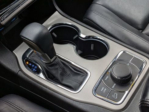 Used 2019 Jeep Grand Cherokee Limited image 18