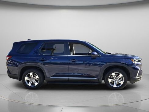 Used 2024 Honda Pilot EX-L image 3