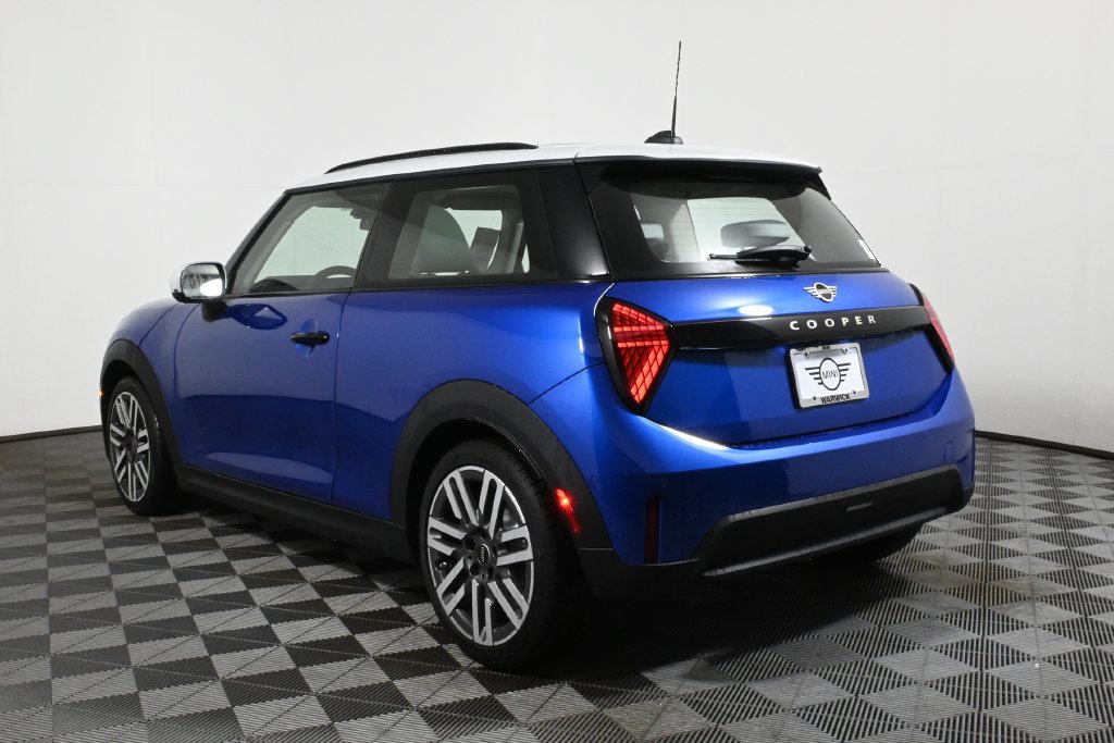 Certified 2025 MINI Cooper 2-Door Hardtop FWD image 5