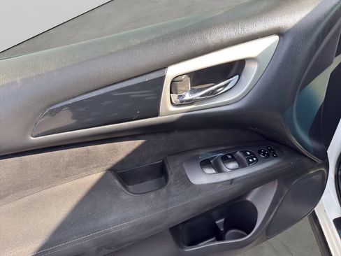 Used 2015 Nissan Pathfinder S FWD image 16