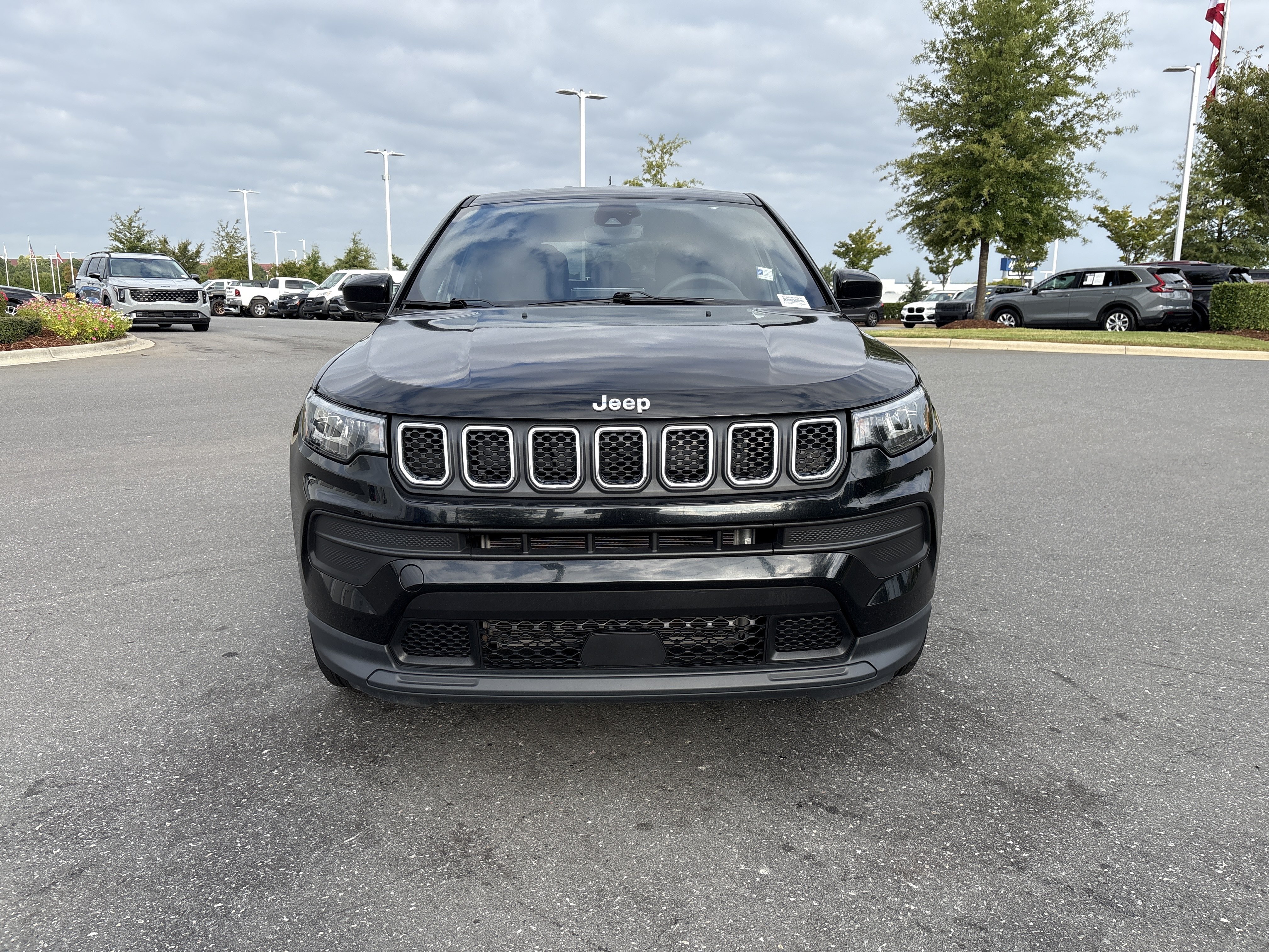 Used 2023 Jeep Compass Sport AWD/4WD image 3