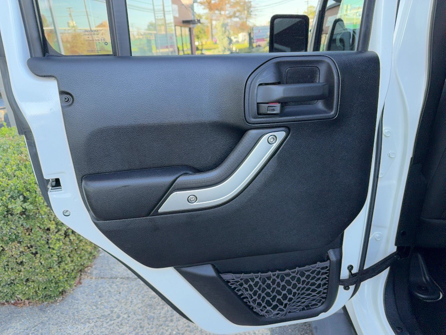 Used 2012 Jeep Wrangler Unlimited Sahara w/ Connectivity Group AWD/4WD image 15