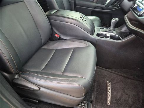 Used 2016 Toyota Highlander XLE FWD image 23