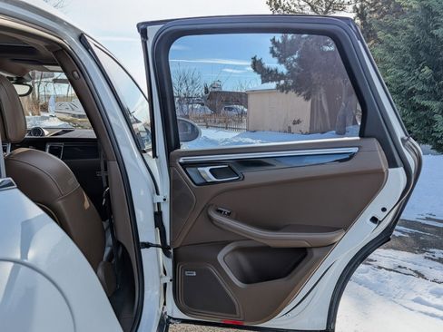 Used 2018 Porsche Macan S image 12