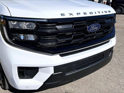 Used 2025 Ford Expedition Active AWD/4WD image 29