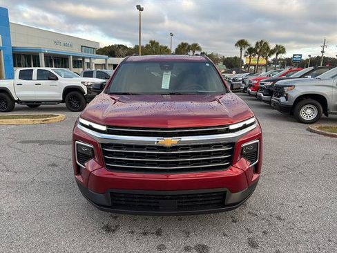 New 2026 Chevrolet Traverse LT w/ Sun and Wheel Package FWD image 2