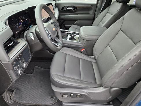 New 2025 Chevrolet Suburban LT w/ Comfort Package AWD/4WD image 6