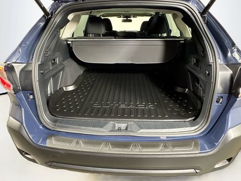 Used 2025 Subaru Outback Premium AWD/4WD image 32