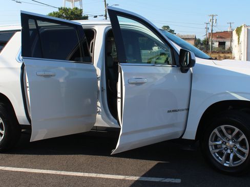 Used 2023 Chevrolet Suburban LT image 11
