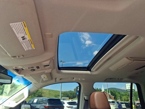 Used 2015 Chevrolet Tahoe LTZ AWD/4WD image 14
