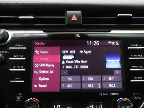 Used 2018 Toyota Camry XSE image 19