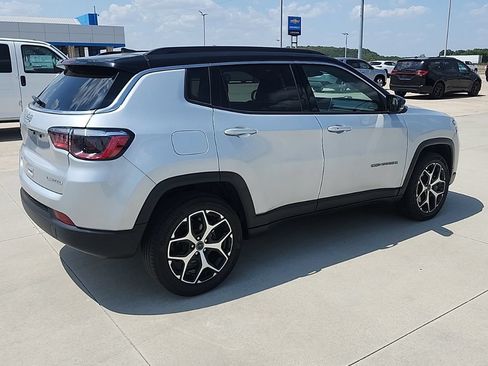 Used 2025 Jeep Compass Limited AWD/4WD image 5