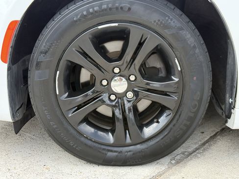 Used 2018 Dodge Charger SXT RWD image 12