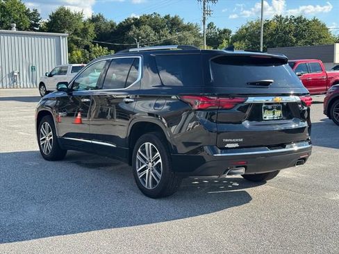 Used 2023 Chevrolet Traverse High Country w/ LPO, Floor Liner Package AWD/4WD image 5