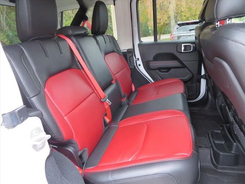 Used 2023 Jeep Wrangler Unlimited Rubicon 4xe image 31