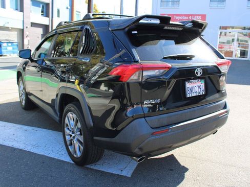Used 2019 Toyota RAV4 XLE Premium w/ Cold Weather Package AWD/4WD image 5