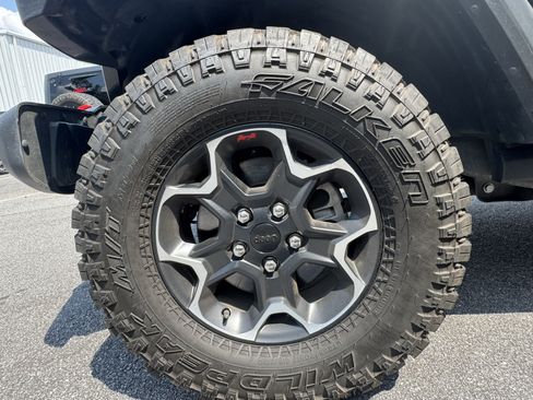 Used 2023 Jeep Wrangler Unlimited Rubicon AWD/4WD image 13