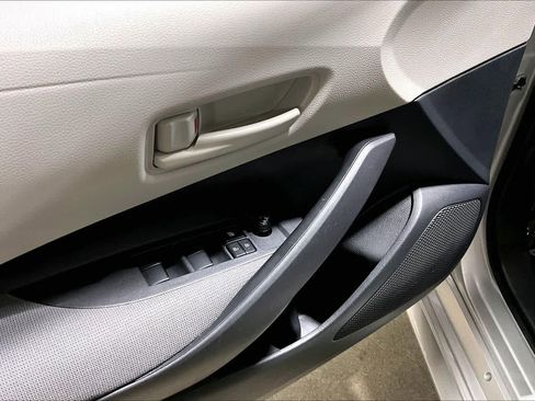 Used 2025 Toyota Corolla LE w/ Convenience Package image 37