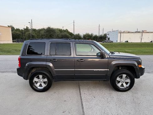 Used 2017 Jeep Patriot Sport w/ Power Value Group AWD/4WD image 5