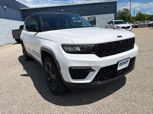 Used 2023 Jeep Grand Cherokee Limited w/ Luxury Tech Group II AWD/4WD image 7
