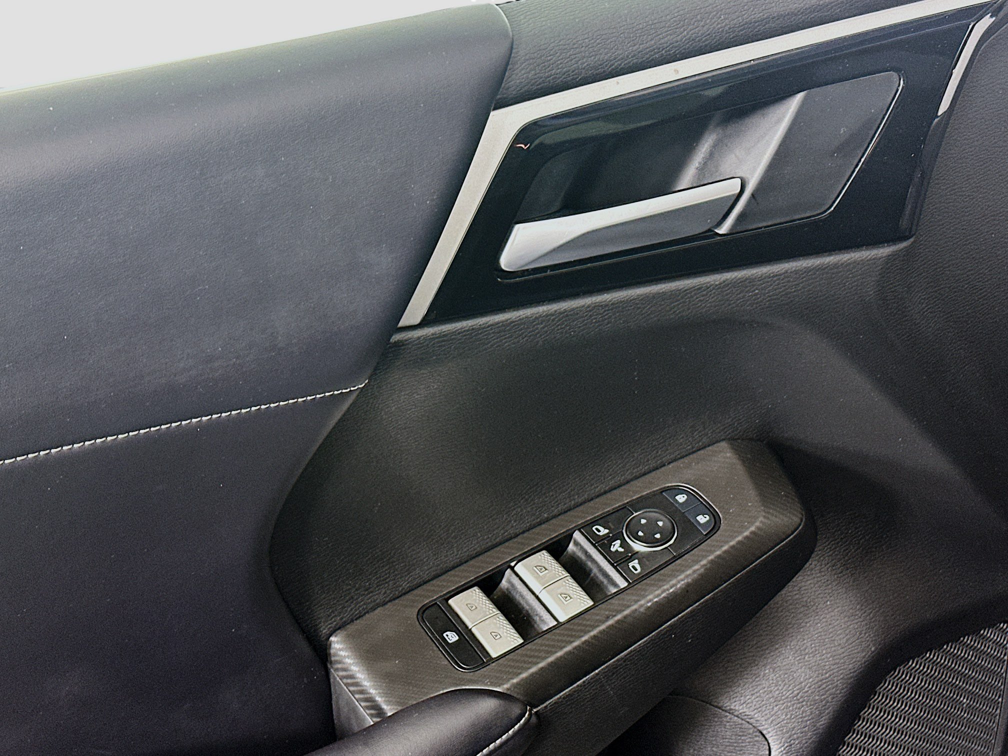 Used 2024 Mitsubishi Outlander SE AWD/4WD image 15