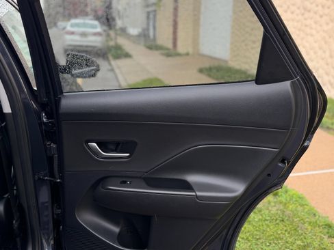 Used 2024 Hyundai Kona Limited AWD/4WD image 19