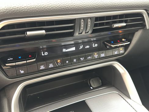 Used 2024 MAZDA CX-90 Plug-In Hybrid w/ Premium Pkg AWD/4WD image 19