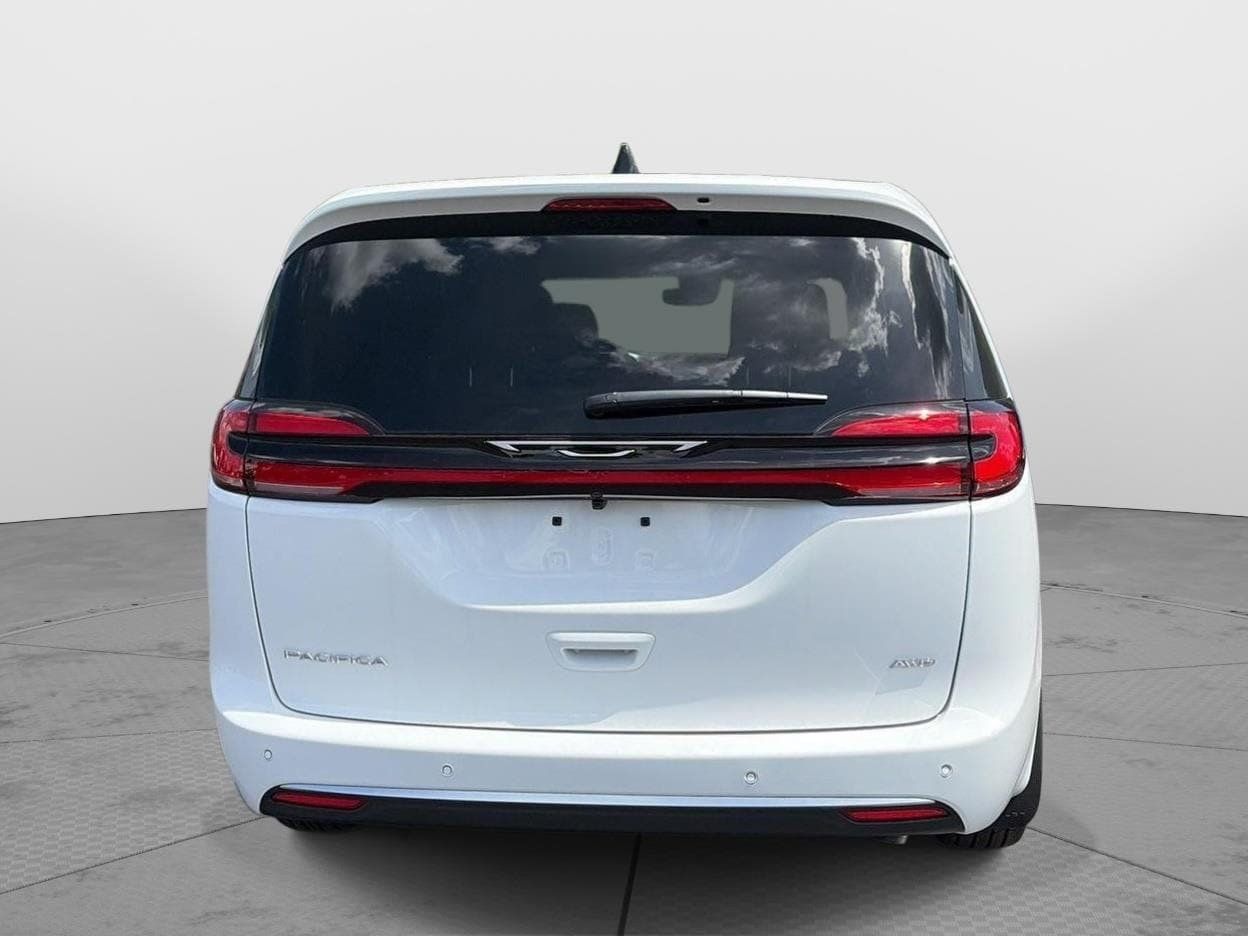 New 2027 Chrysler Pacifica Select AWD/4WD image 8