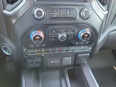 Used 2021 GMC Sierra 1500 AT4 w/ AT4 Premium Package image 17