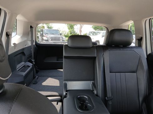 Used 2024 Volkswagen Tiguan SE FWD image 43