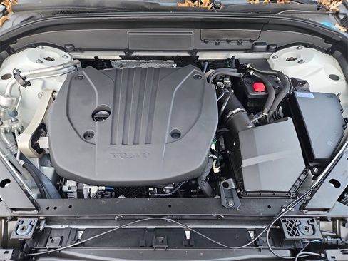 Used 2022 Volvo XC60 B5 Momentum image 37