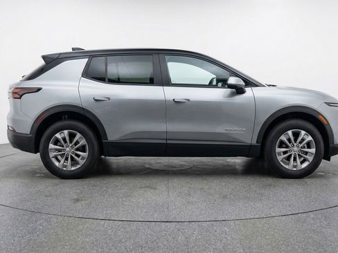 Used 2025 Chevrolet Equinox LT image 11