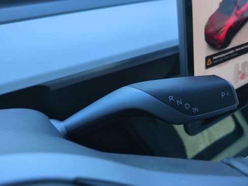 Used 2023 Tesla Model Y Performance image 16