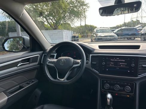 Used 2023 Volkswagen Atlas SE w/ Black Wheel Package FWD image 9