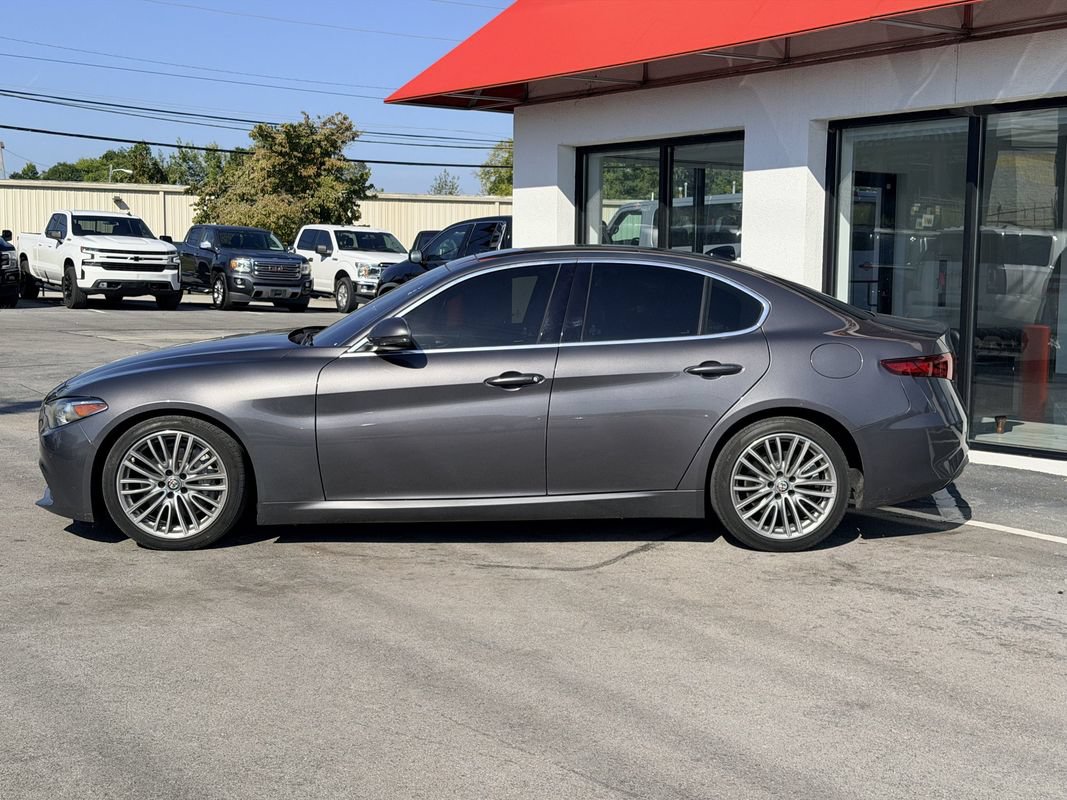Used 2018 Alfa Romeo Giulia Ti w/ Quick Order Package 22Z Lusso RWD image 3